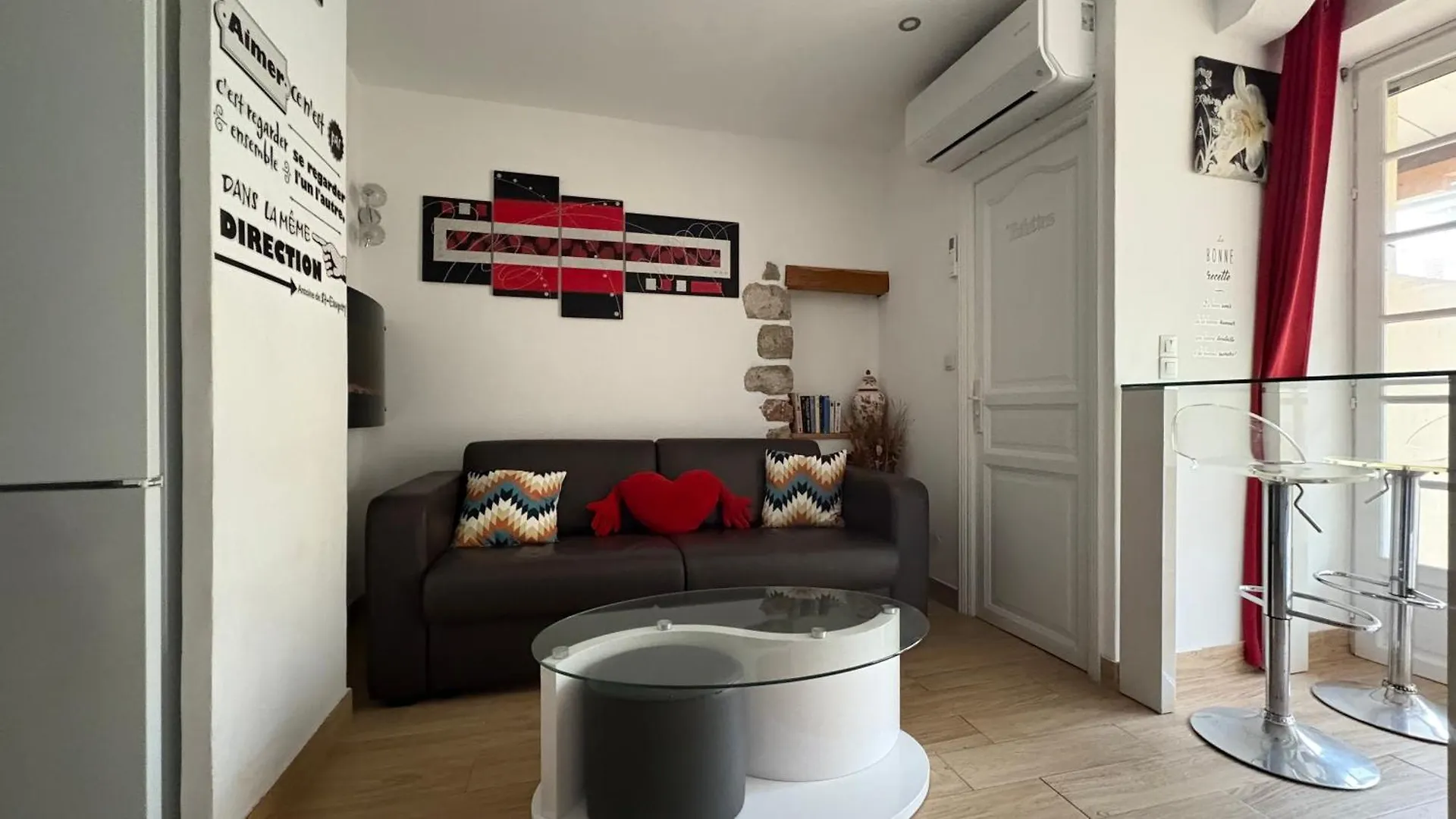 Goeland 1, Classe, Climatise, Wifi Terrasse Ombrage De 12 M2 A 150 M De La Plage Toulon 0*,  France