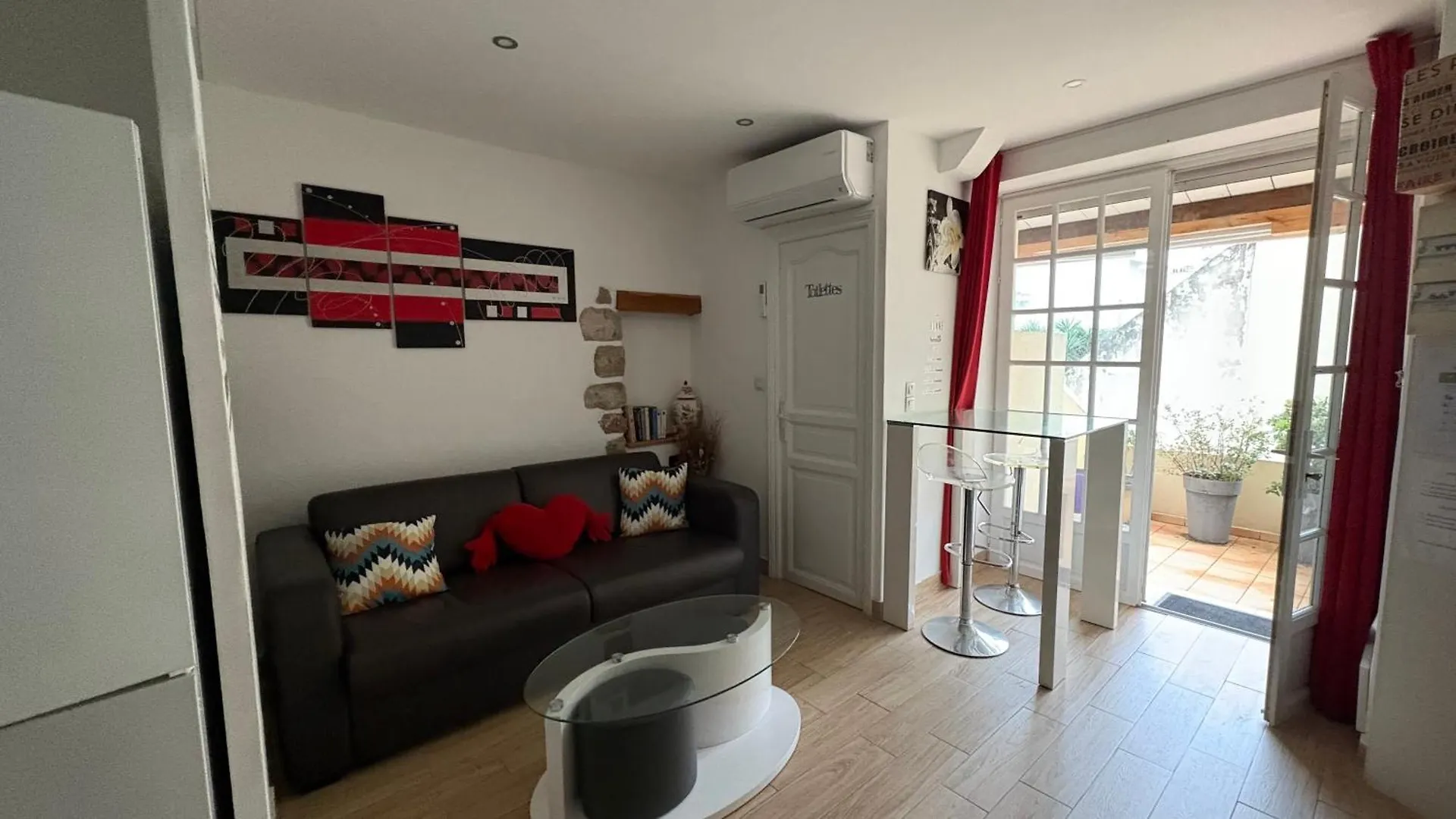 Goeland 1, Classe, Climatise, Wifi Terrasse Ombrage De 12 M2 A 150 M De La Plage Toulon France