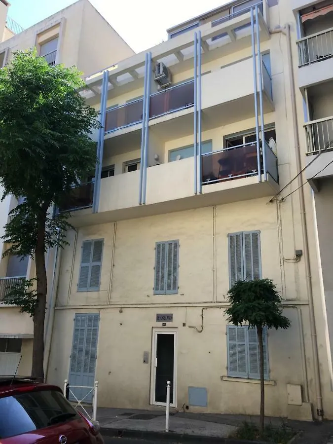 Goeland 1, Classe, Climatise, Wifi Terrasse Ombrage De 12 M2 A 150 M De La Plage Toulon 0*,  France